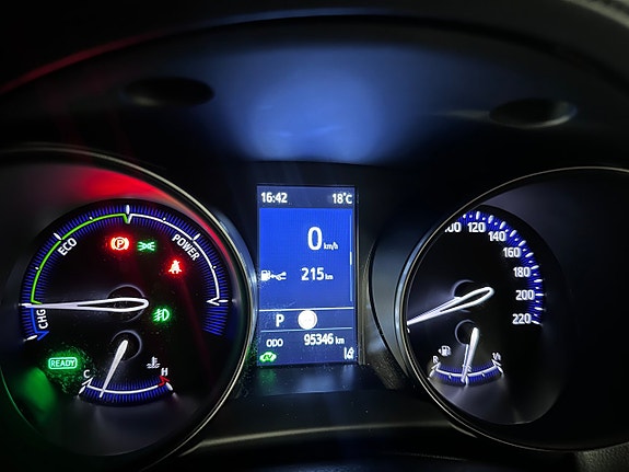 Toyota C-HR 18 of 24