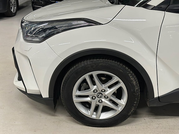 Toyota C-HR 3 of 24