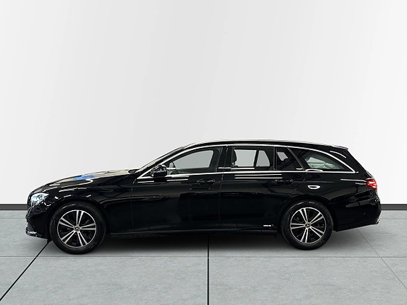Mercedes-Benz E220 4 of 5