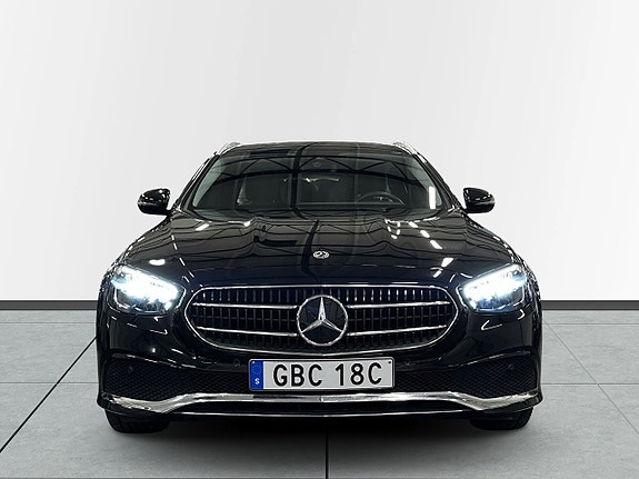 Mercedes-Benz E220 2 of 5