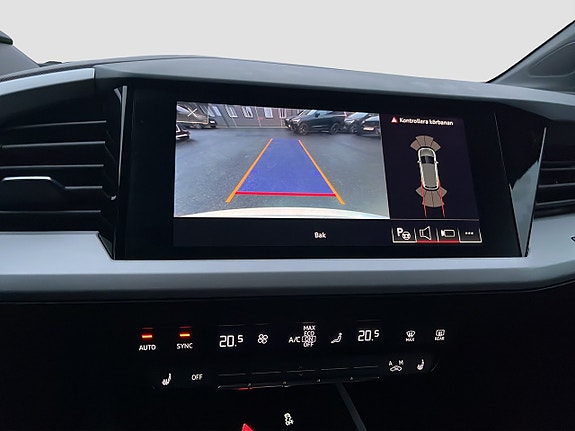 Audi Q4 e-tron 13 of 16