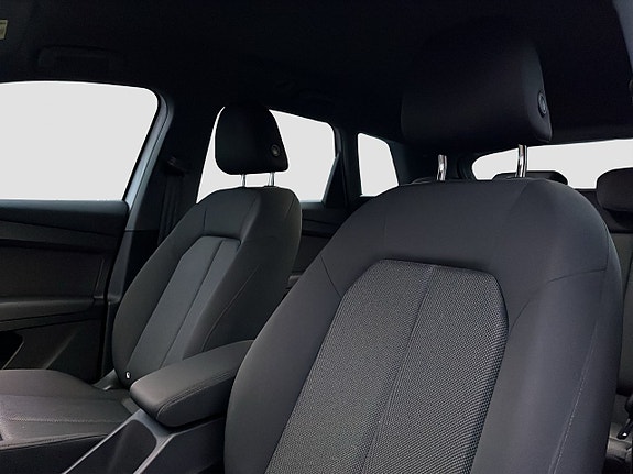 Audi Q4 e-tron 9 of 16