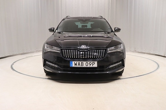 Skoda Superb 2 of 5