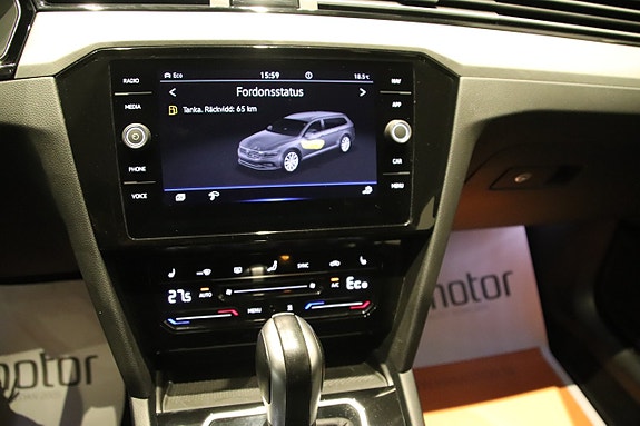 Volkswagen Passat 12 of 17