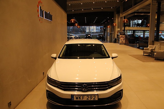 Volkswagen Passat 2 of 5