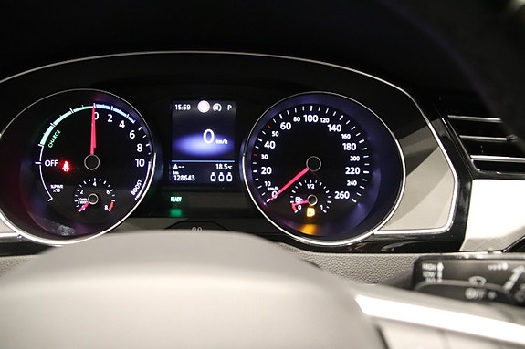 Volkswagen Passat 11 of 17