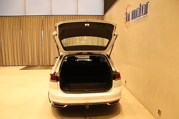 Volkswagen Passat 6 of 17