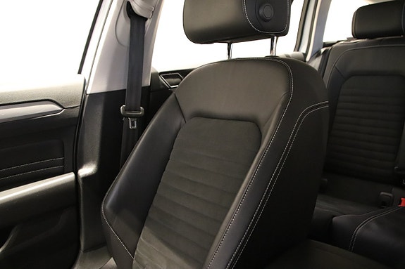 Volkswagen Passat 14 of 17