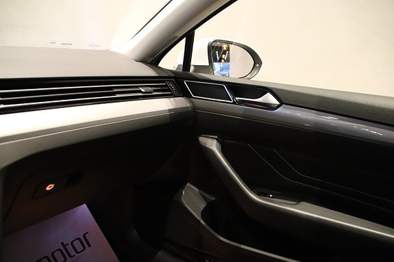 Volkswagen Passat 13 of 17