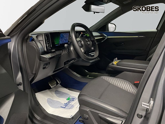 Renault Scenic E-Tech 8 of 18