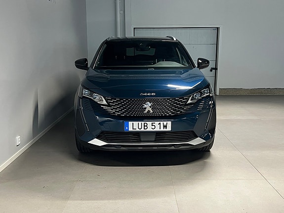 Peugeot 3008 2 of 5