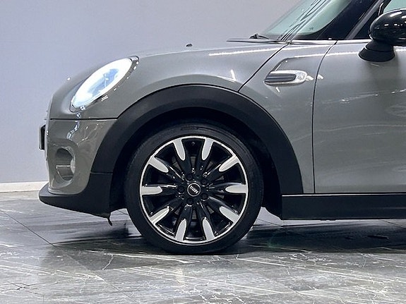 MINI Cooper 3 of 5