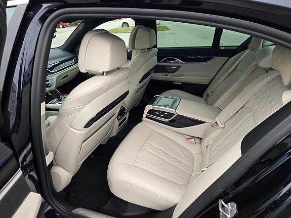 BMW 740d 5 of 5