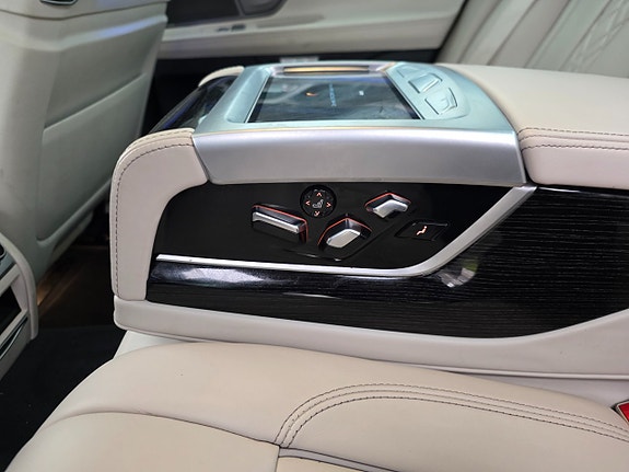 BMW 740d 7 of 30