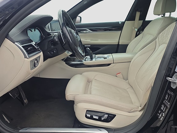 BMW 740d 24 of 30