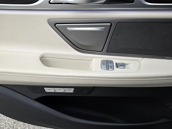BMW 740d 11 of 30