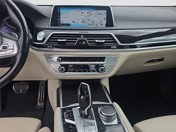 BMW 740d 27 of 30