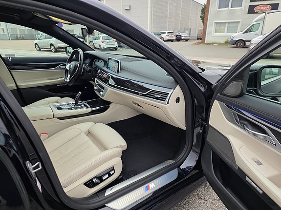 BMW 740d 12 of 30