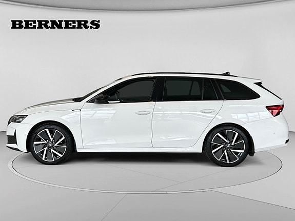 Skoda Octavia 2 of 5