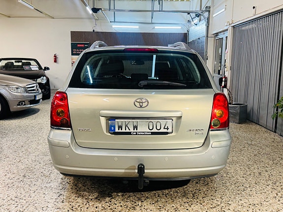 Toyota Avensis 4 of 5