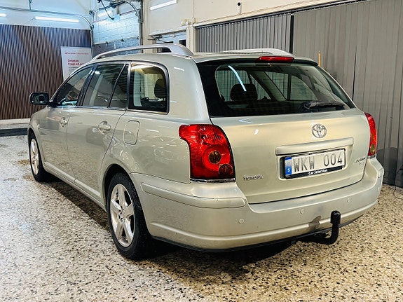 Toyota Avensis 5 of 5