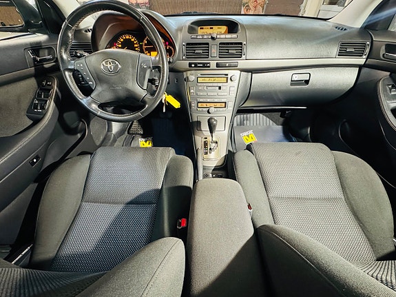 Toyota Avensis 9 of 16