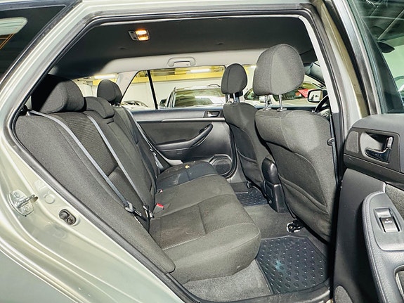 Toyota Avensis 15 of 16