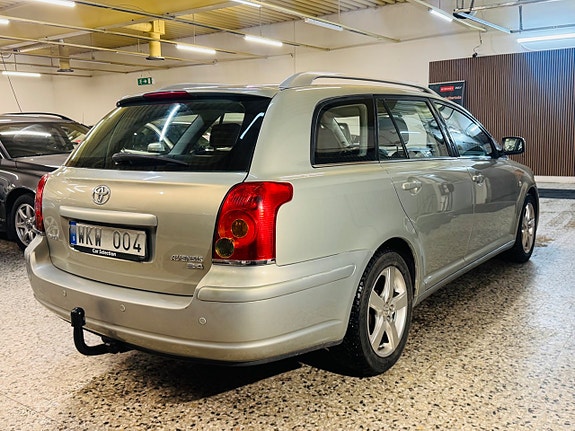 Toyota Avensis 3 of 5