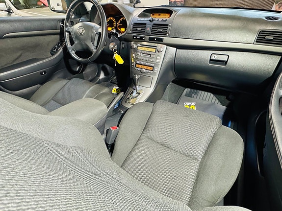 Toyota Avensis 8 of 16