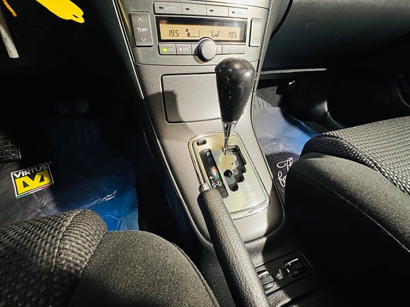 Toyota Avensis 14 of 16
