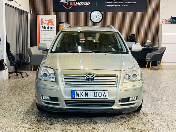 Toyota Avensis 2 of 5