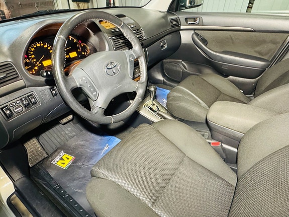 Toyota Avensis 11 of 16
