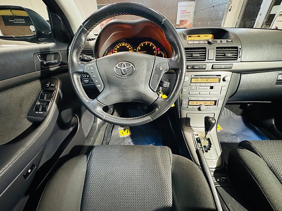 Toyota Avensis 10 of 16