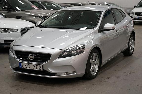 Volvo V40 2 of 24