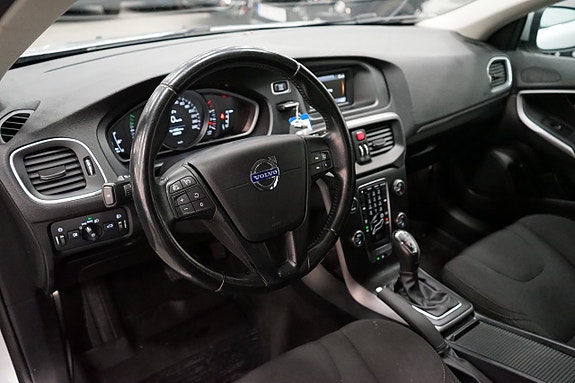 Volvo V40 11 of 24