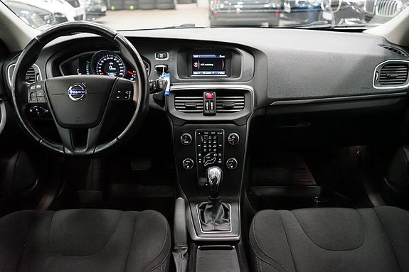Volvo V40 8 of 24