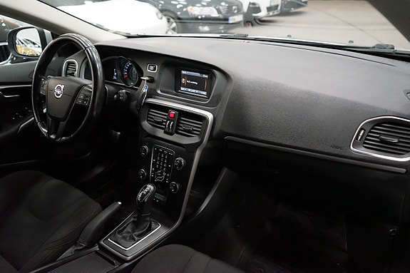 Volvo V40 16 of 24