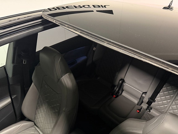 Audi Q8 2 of 27