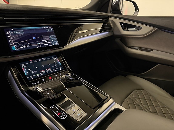 Audi Q8 10 of 27