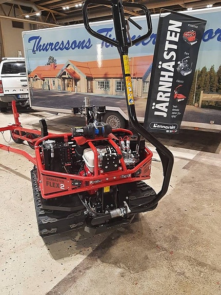 Järnhästen IH2090 Flex 2 Skog + Självavlastande Timmerkärra