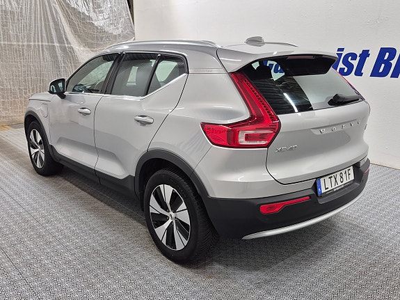 Volvo XC40 3 of 5