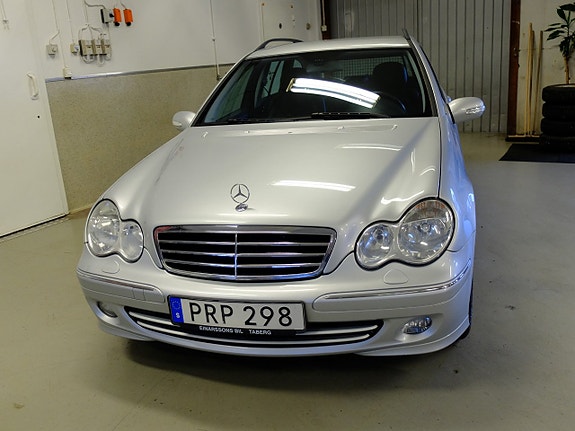 Mercedes-Benz C180 2 of 5