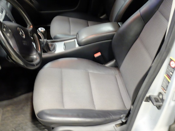 Mercedes-Benz C180 8 of 10