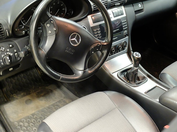 Mercedes-Benz C180 7 of 10