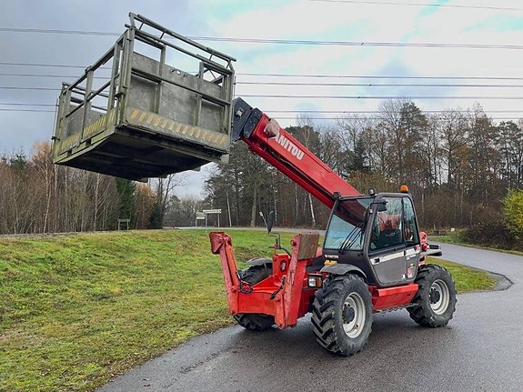 Manitou MT 1440 SL T ULTRA Med mycket redskap