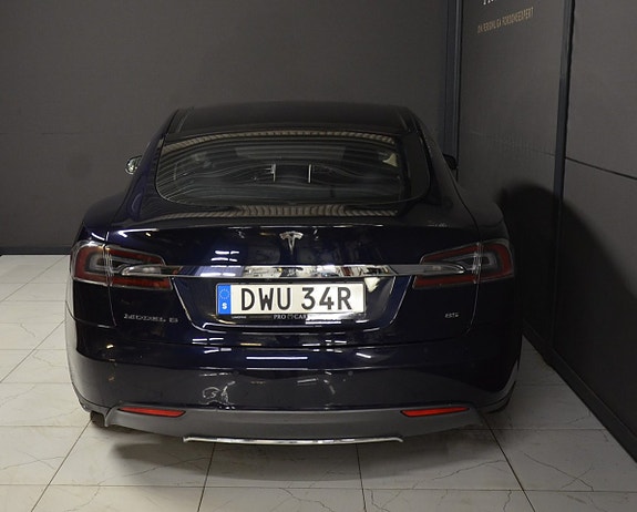 Tesla Model S 3 of 5