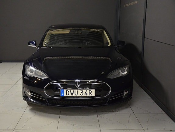 Tesla Model S 2 of 5