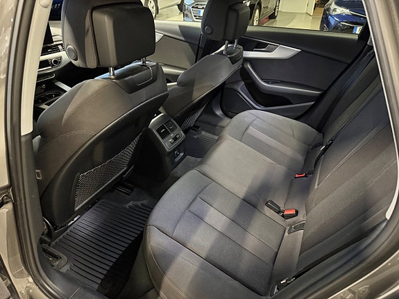 Audi A4 8 of 23