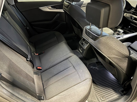 Audi A4 9 of 23