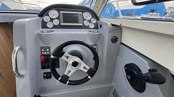 Quicksilver 705 Activ Mercruiser 4,3 MPI - 205 Gångtimmar 8 of 16